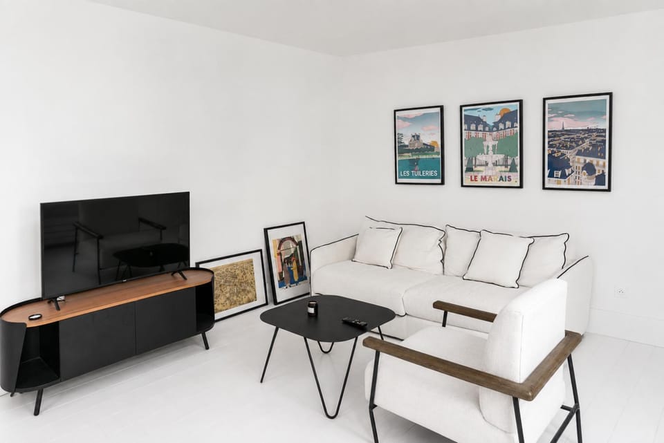 TV and multimedia, Living room, Decorative detail, Seating area