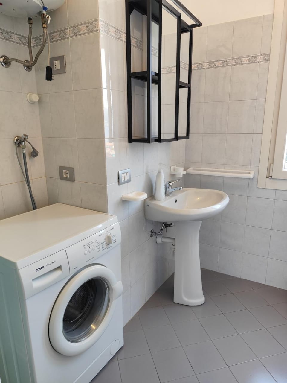 Toilet, Bathroom, washing machine