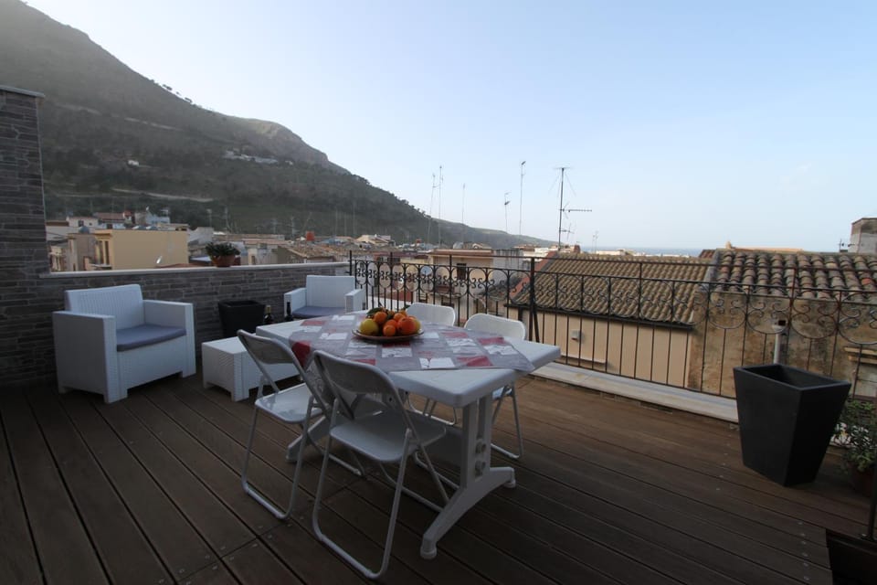 Balcony/Terrace, Balcony/Terrace, Dining area, City view, Mountain view, Sea view