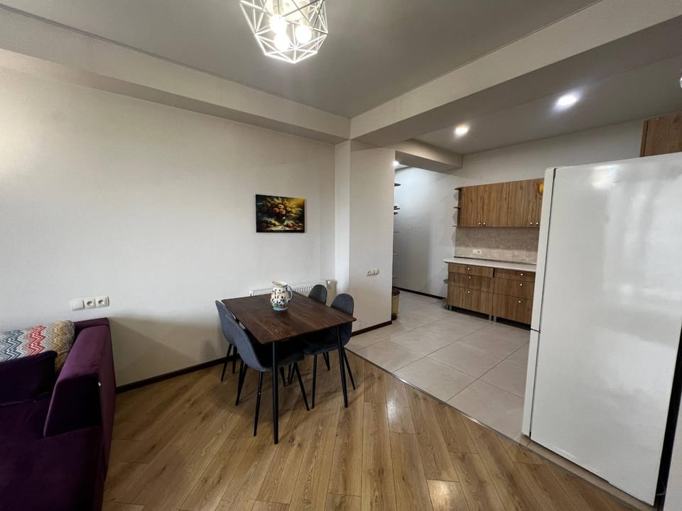Kitchen or kitchenette, Living room, Seating area, Dining area, minibar, oven, pet friendly, stove, wardrobe