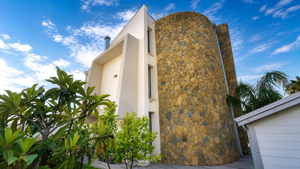 Property building, Facade/entrance, Off site