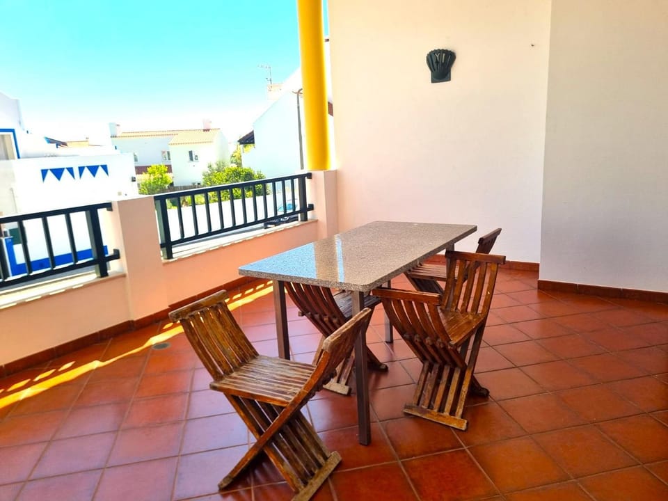 View (from property/room), Balcony/Terrace, Seating area, Dining area