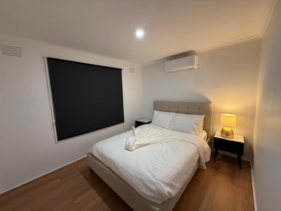 Bedroom, air conditioner