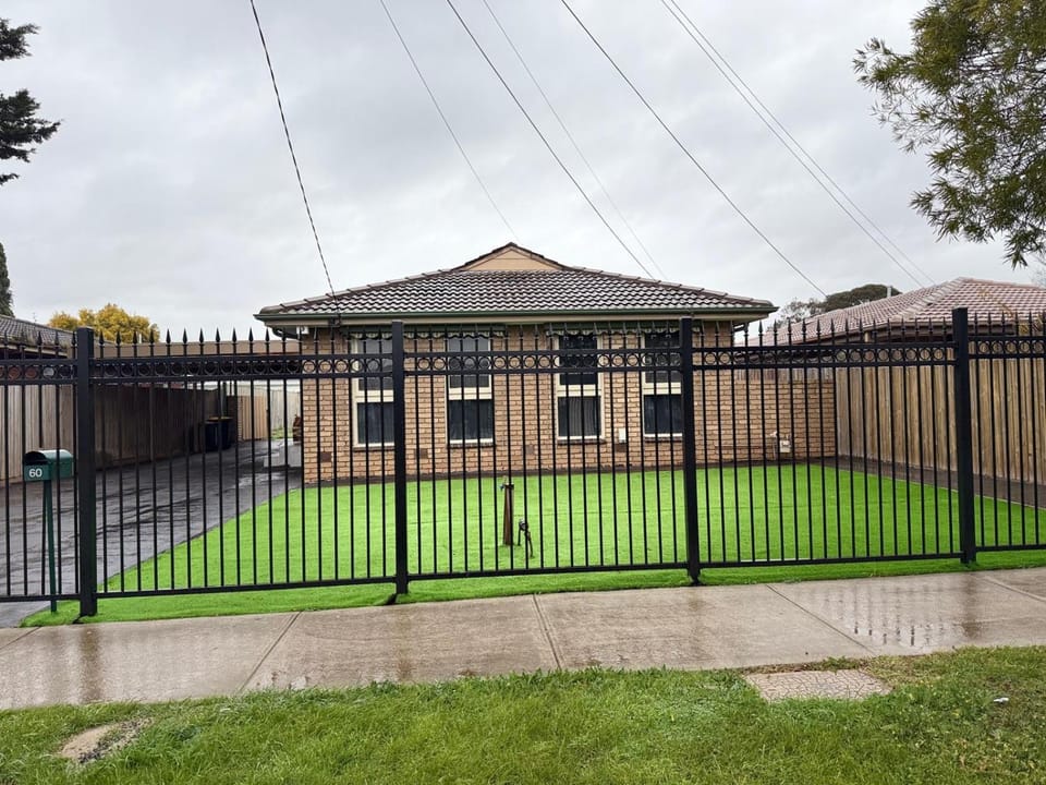 Modern Family Retreat- Specious House in Melton