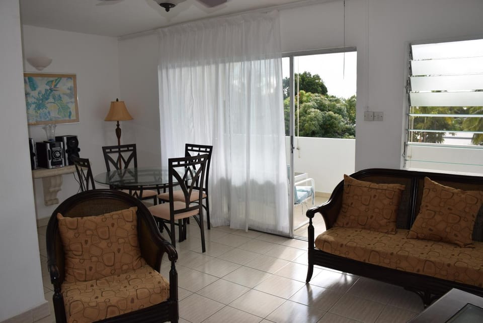 Fantastic Condo - Goldenview Apartment in Holetown