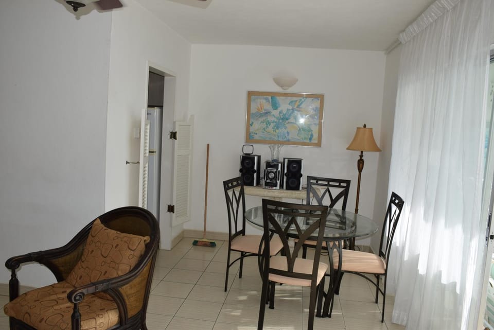 Fantastic Condo - Goldenview Apartment in Holetown