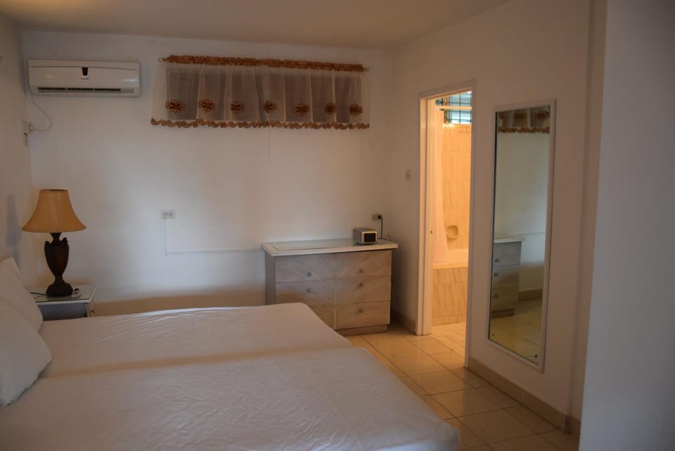 Fantastic Condo - Goldenview Apartment in Holetown