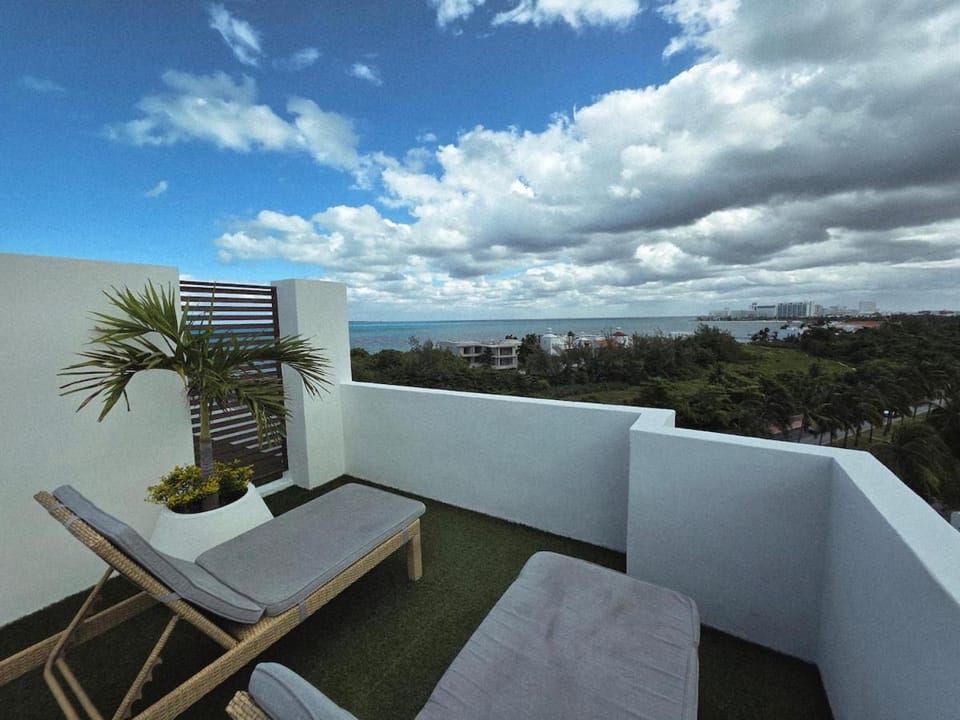 Condo across de beach, Rooftop, Pool, Great location, Takh Apartment in Cancun