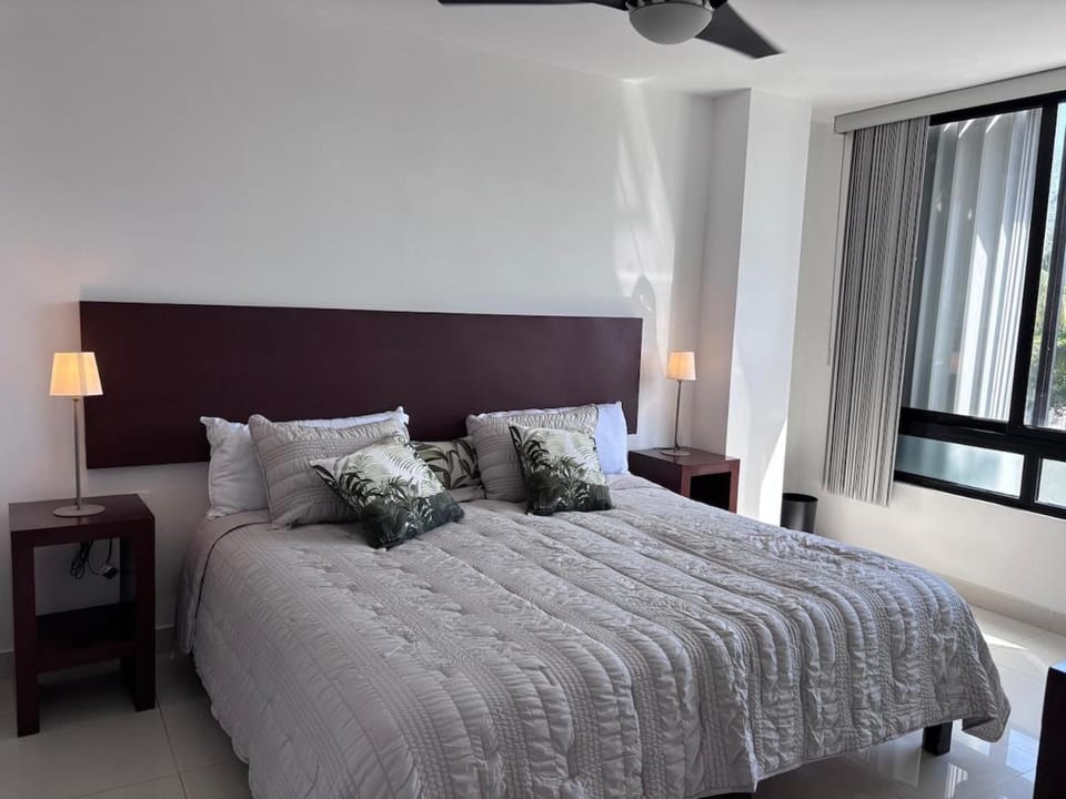 Condo across de beach, Rooftop, Pool, Great location, Takh Apartment in Cancun
