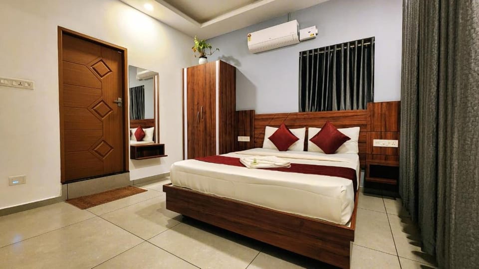 Photo of the whole room, Bedroom, wardrobe