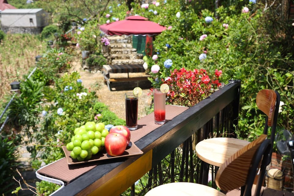 Patio, Day, Garden, View (from property/room), Balcony/Terrace, Food and drinks, Food, Garden view