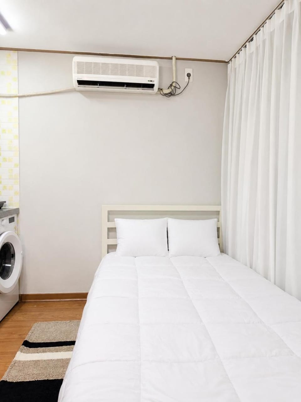 Bed, Photo of the whole room, Bedroom, air conditioner