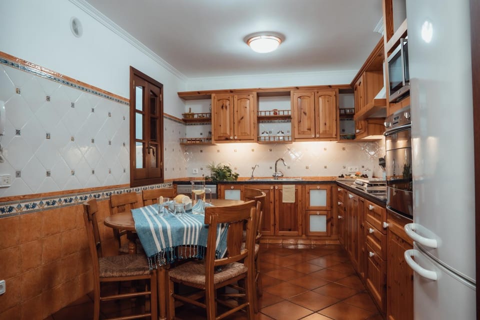 Kitchen or kitchenette, Dining area, kitchen