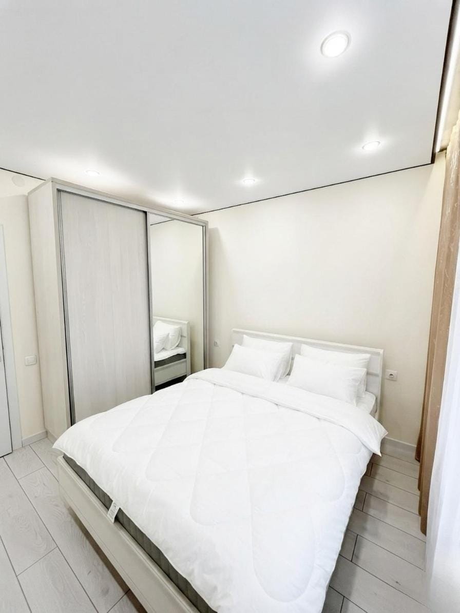 Photo of the whole room, wardrobe