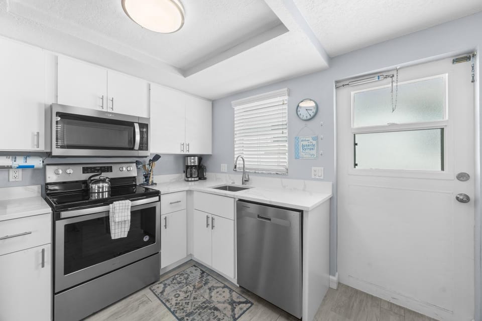 Villa A05 - Lost in the Right Direction on Siesta Key | FREE CAN Villa in Siesta Beach