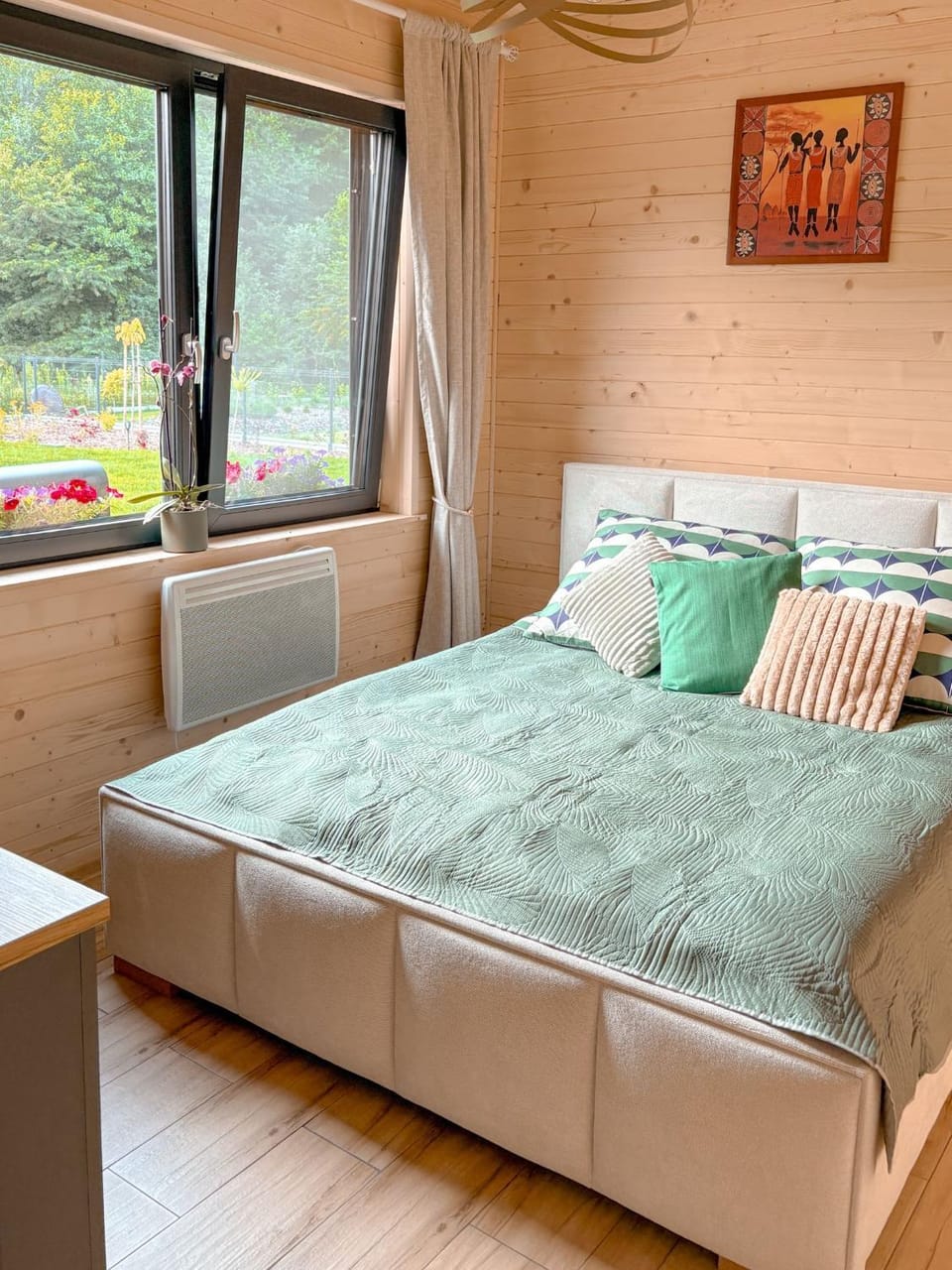 Bed, Living room, Photo of the whole room, Bedroom