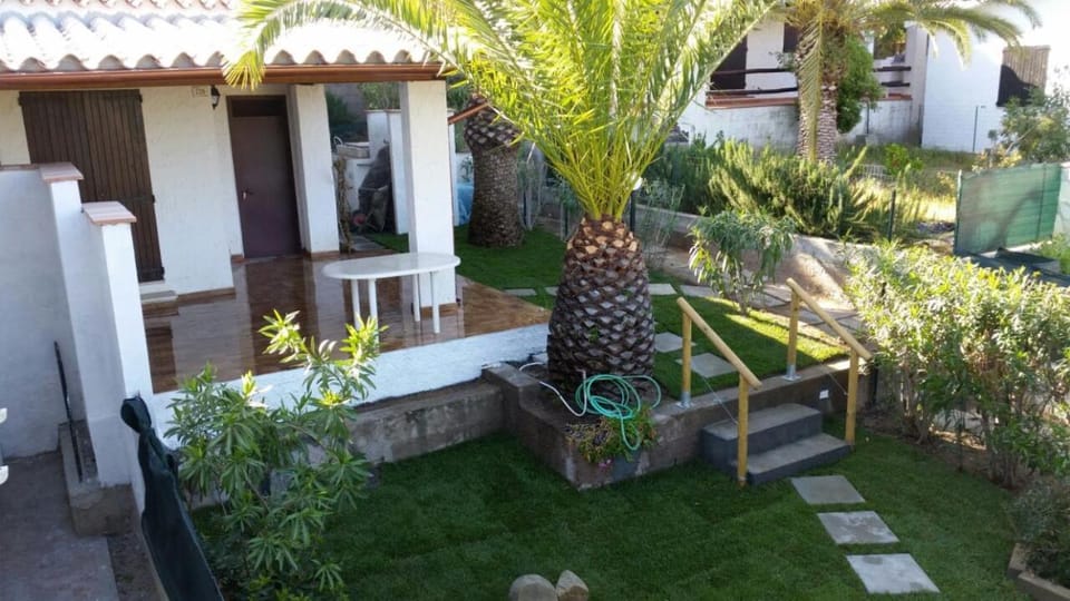 Property building, Patio, Garden, Balcony/Terrace, Dining area