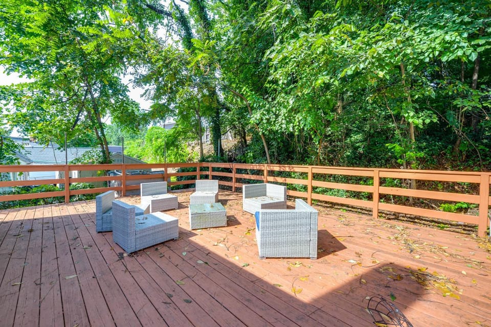 3 Mi to Old Town: Home w/ Private Deck, Yard! House in Belle Haven
