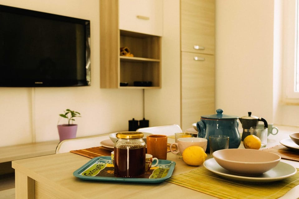Communal lounge/ TV room, TV and multimedia, Dining area, Lunch, kitchen