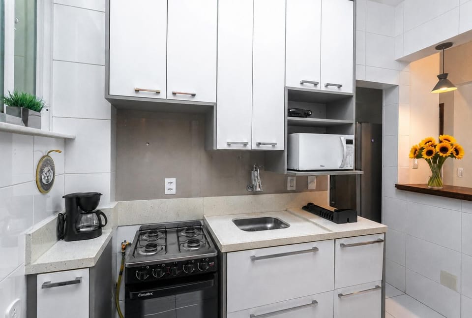 Sinta a verdadeira energia do Rio de Janeiro hospedando no melhor ponto do Zona Sul, um refúgio perfeito para quem quer praticidade e conforto , perto da praia e restaurantes mercados, ideal para família amigos e casais no Rio de Janeiro reserve já Apartment in Rio de Janeiro