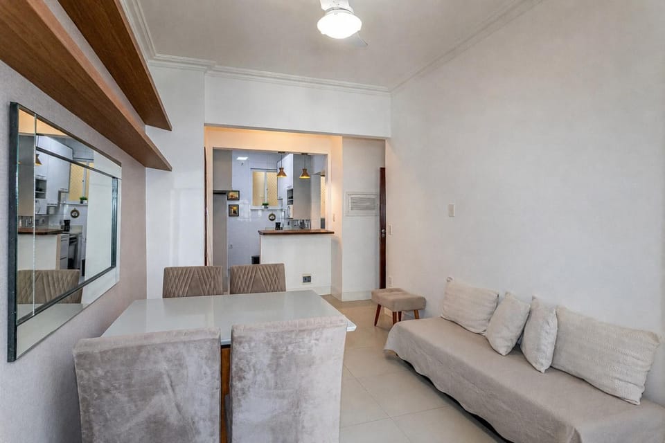 Sinta a verdadeira energia do Rio de Janeiro hospedando no melhor ponto do Zona Sul, um refúgio perfeito para quem quer praticidade e conforto , perto da praia e restaurantes mercados, ideal para família amigos e casais no Rio de Janeiro reserve já Apartment in Rio de Janeiro