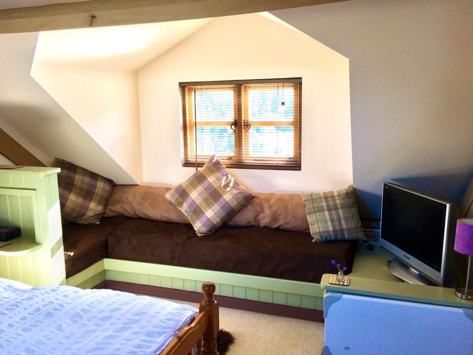 TV and multimedia, Seating area