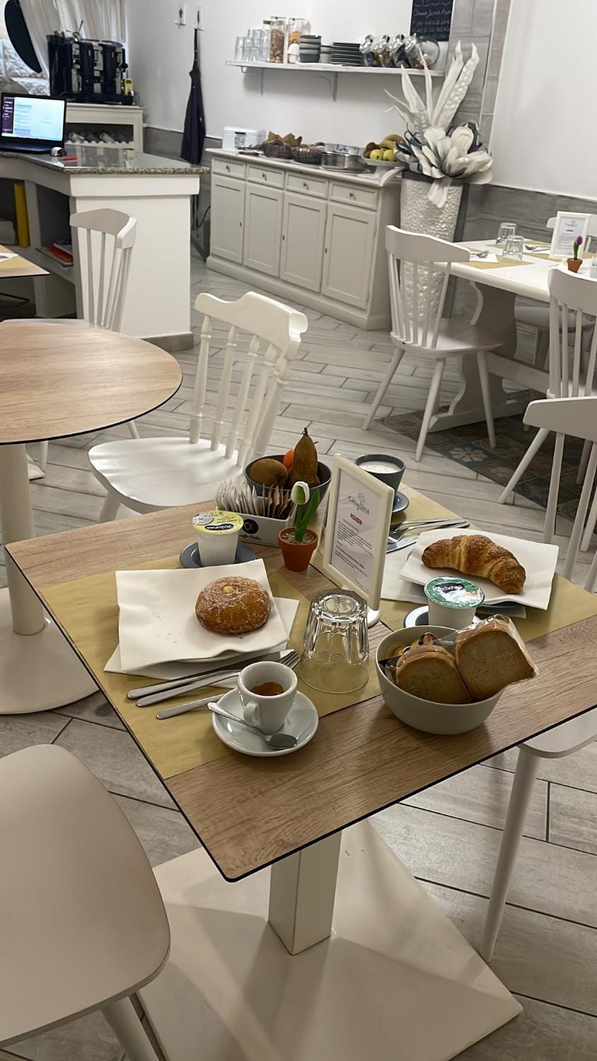 Lounge or bar, Breakfast