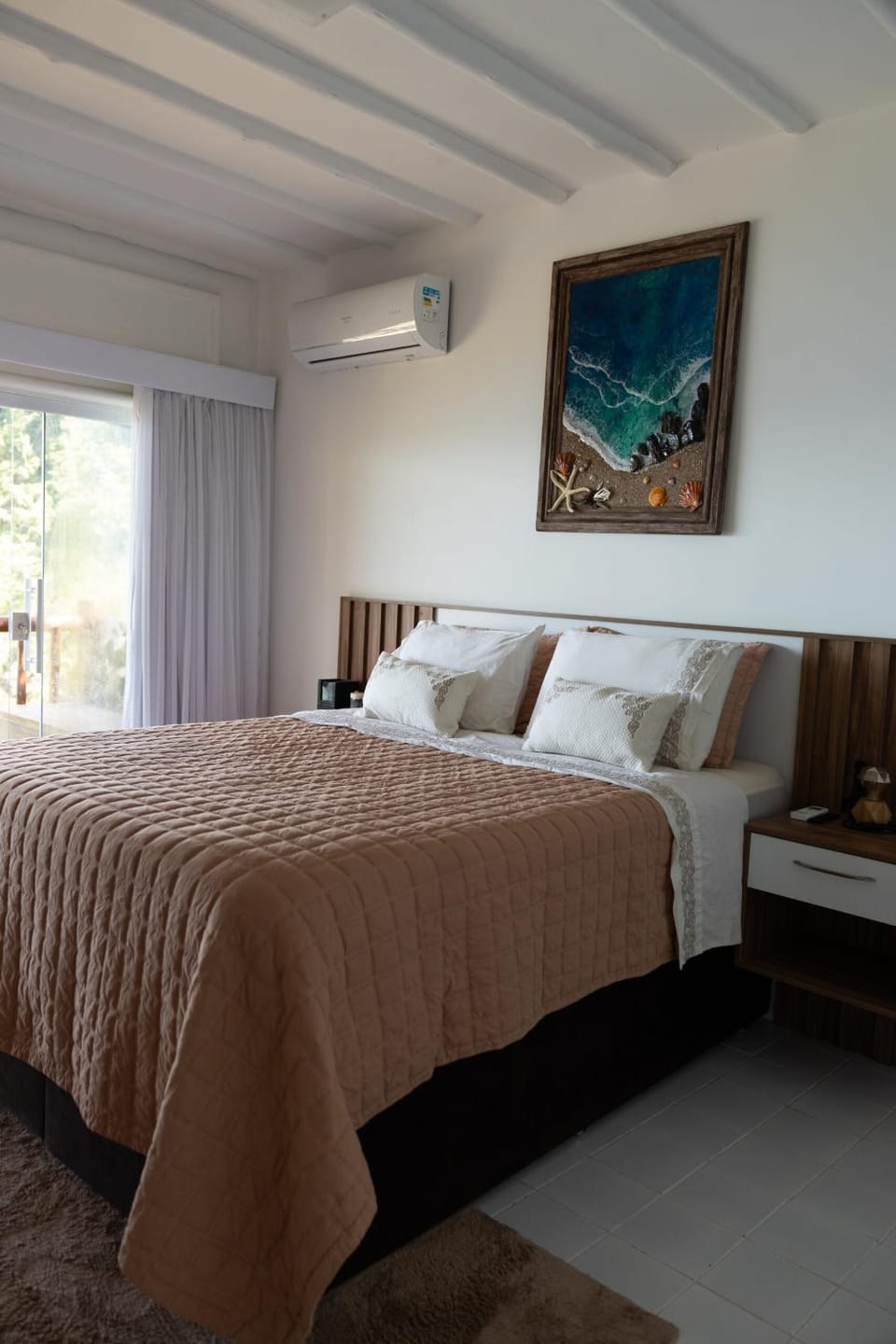 Bedroom, air conditioner