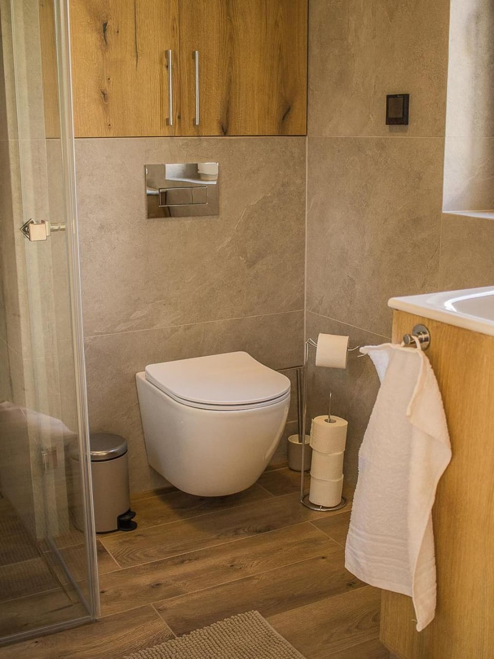 Shower, Toilet, Bathroom, towels