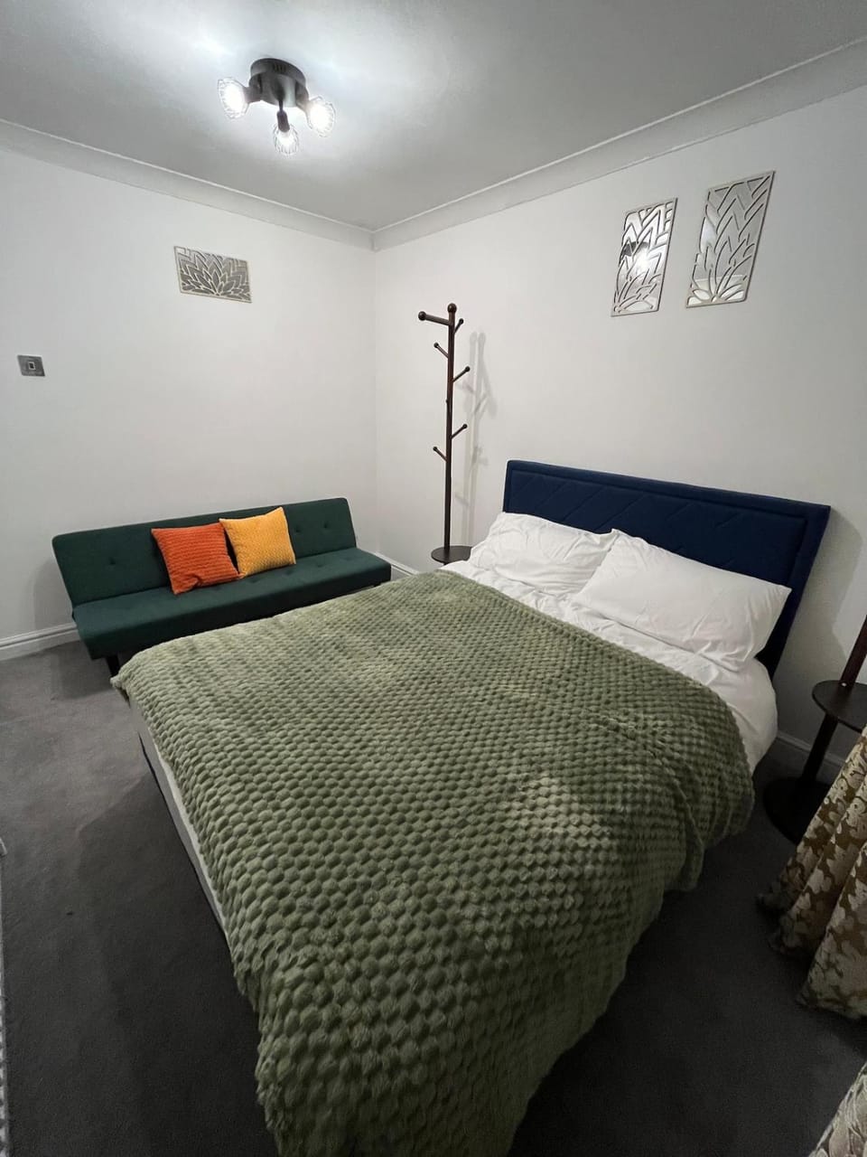 Spacious 3-Bedroom Home with 8-sleep in Wigan House in Wigan