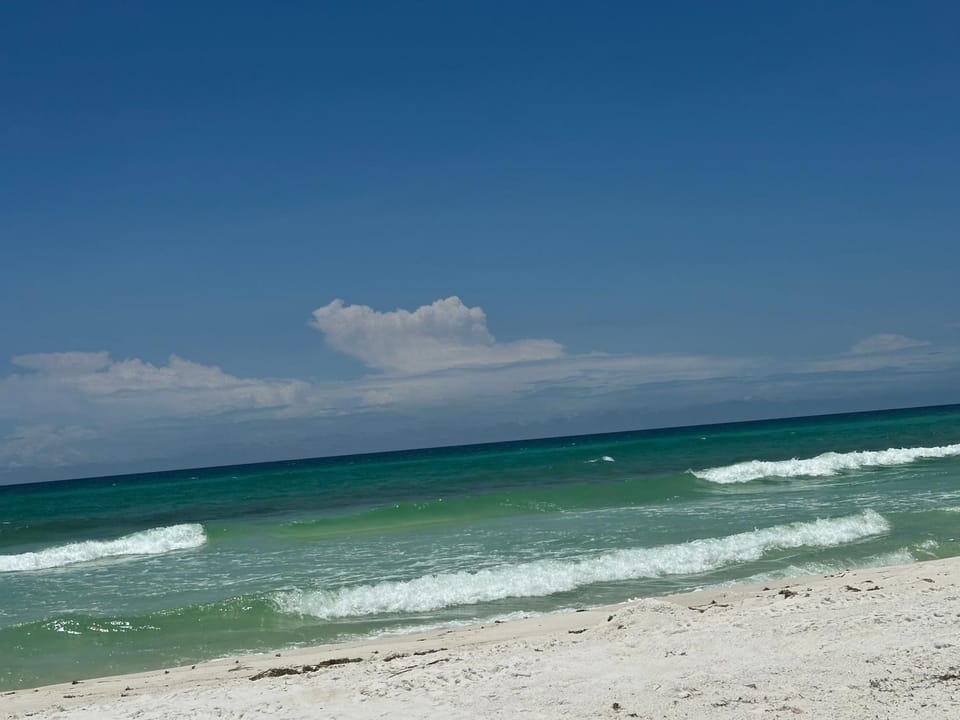 Castaway Apartment in Carillon Beach