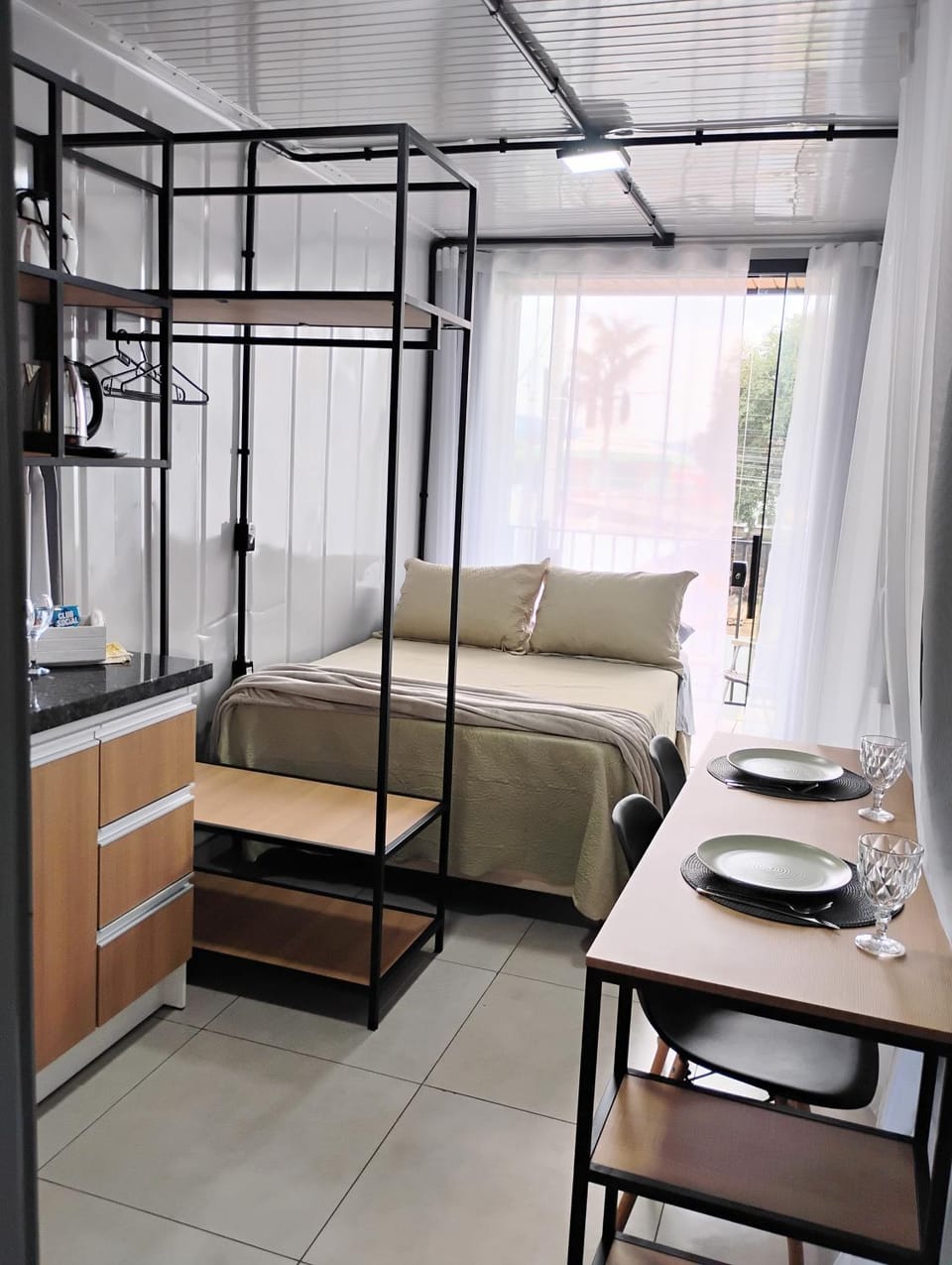Bed, Photo of the whole room, Dining area
