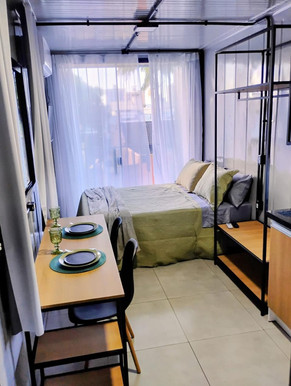 Photo of the whole room, Dining area
