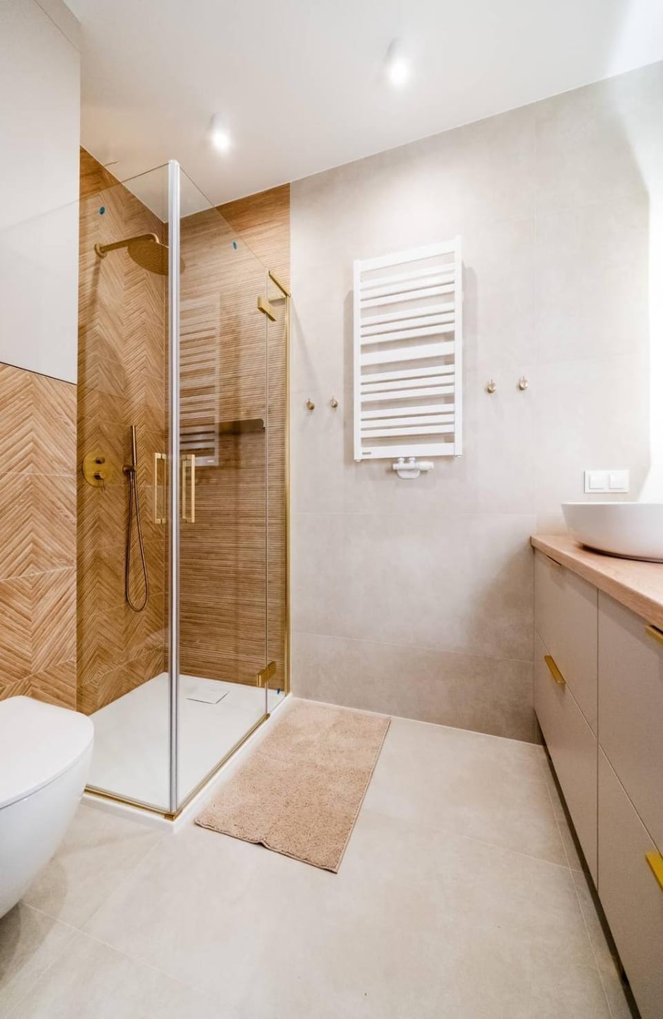 Shower, Toilet, Bathroom, towels