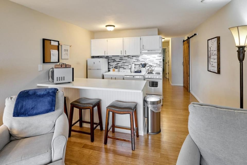 Ground Floor Pet-Friendly Condo Ocean View House in Devils Lake