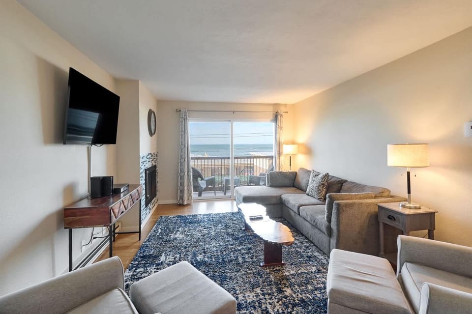 Ground Floor Pet-Friendly Condo Ocean View House in Devils Lake