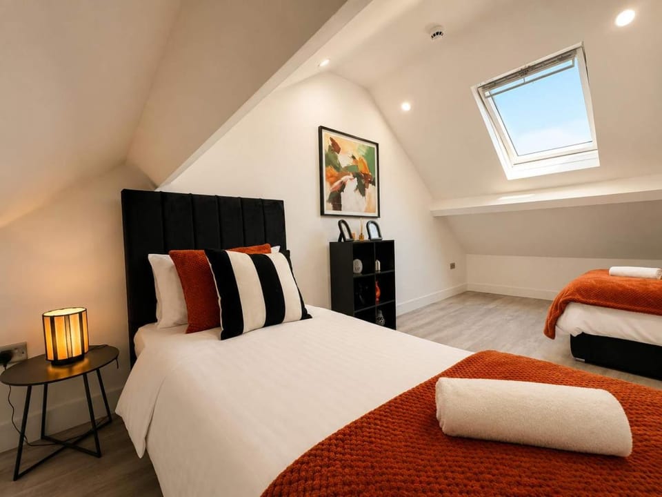Bed, Photo of the whole room, Bedroom