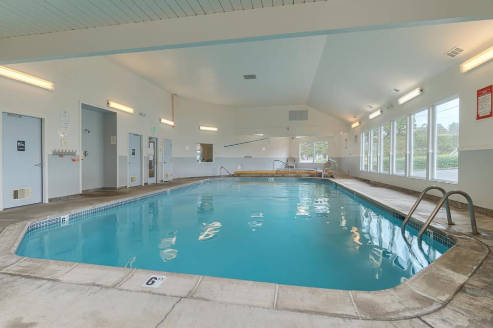 Oceanview Condo - Second Floor - Pet Friendly House in Devils Lake