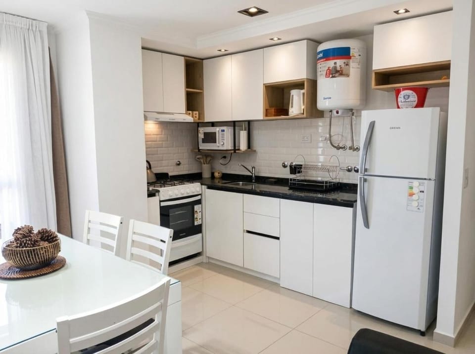 Kitchen or kitchenette, Dining area, dishwasher, minibar, oven, pet friendly, stove, toaster