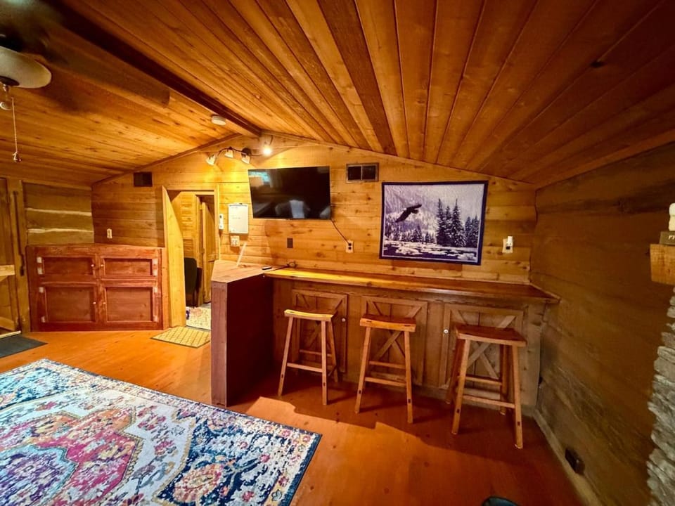The Cozy Cabin Cabin in Cherokee Reservoir