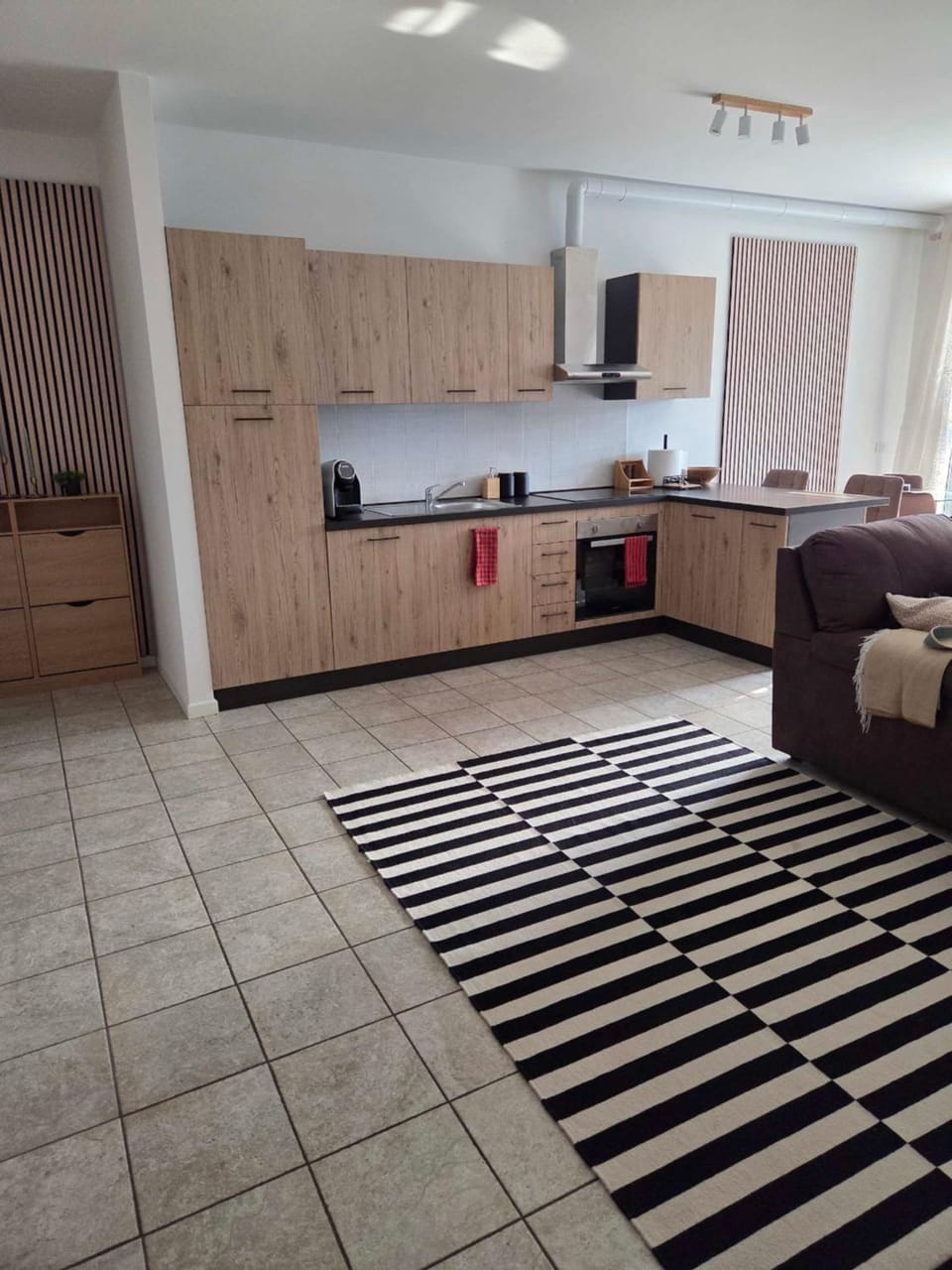 Kitchen or kitchenette, Living room, dishwasher, oven, stove