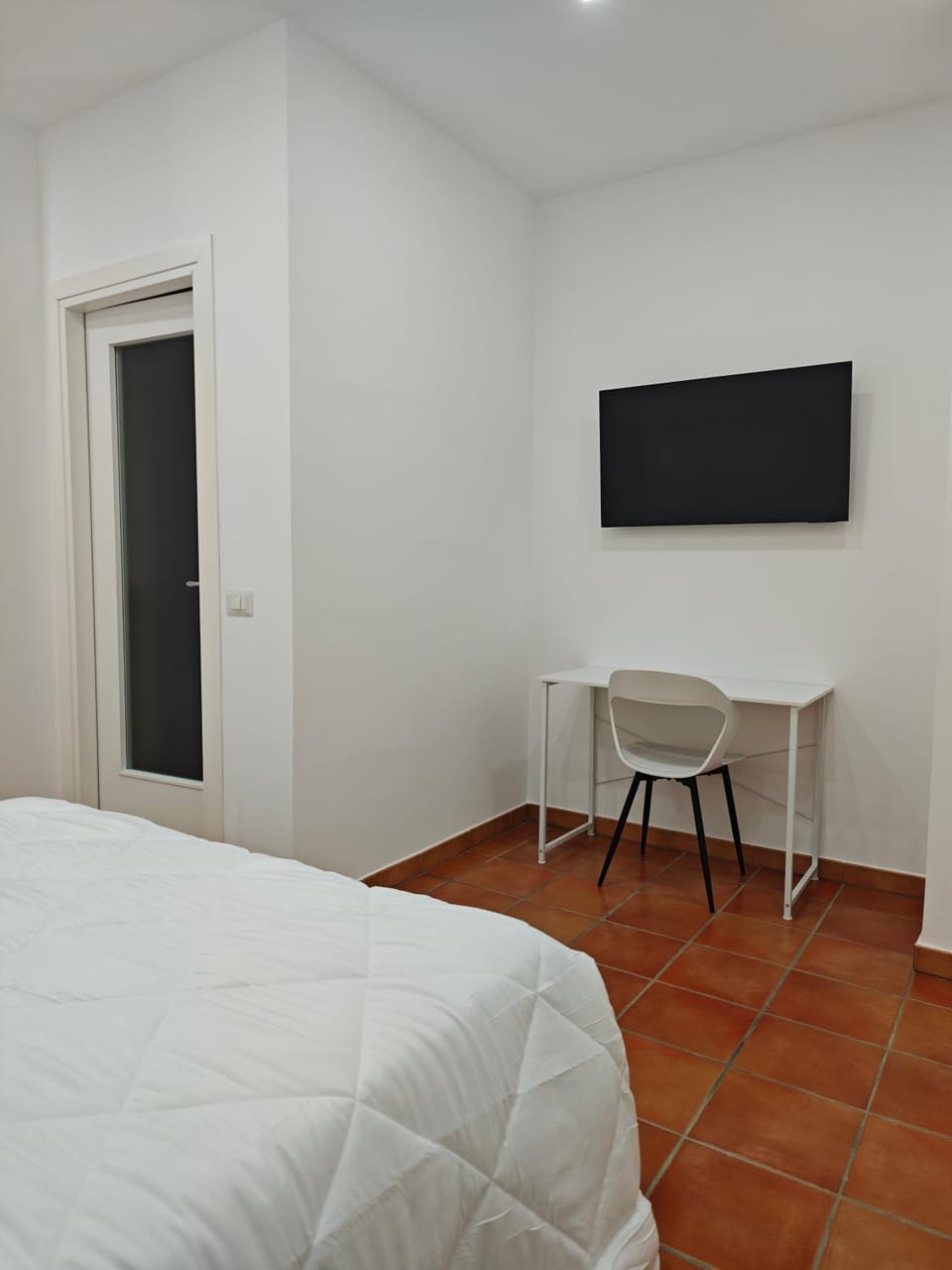 Bed, TV and multimedia
