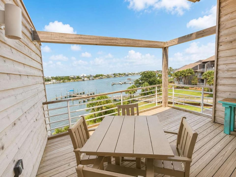 Needle Rush Point E34 Beach Access 2 Pools Riverfront Private Beach House in Ono Island