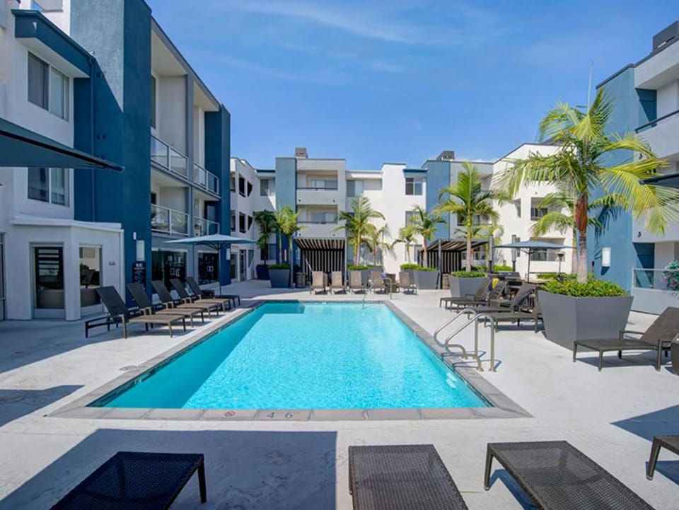 WeHo Luxe 1BR Escape with FREE PARKING Apartment in West Hollywood