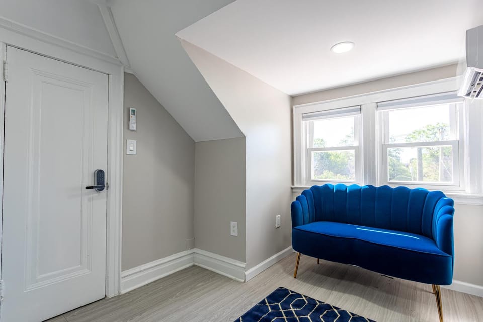 1BR New Rochelle Oasis - 30 Mins to NYC Parking Apartment in New Rochelle