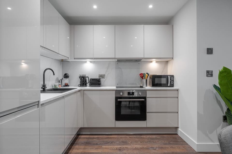 Coffee/tea facilities, Kitchen or kitchenette, dishwasher, oven, stove, toaster