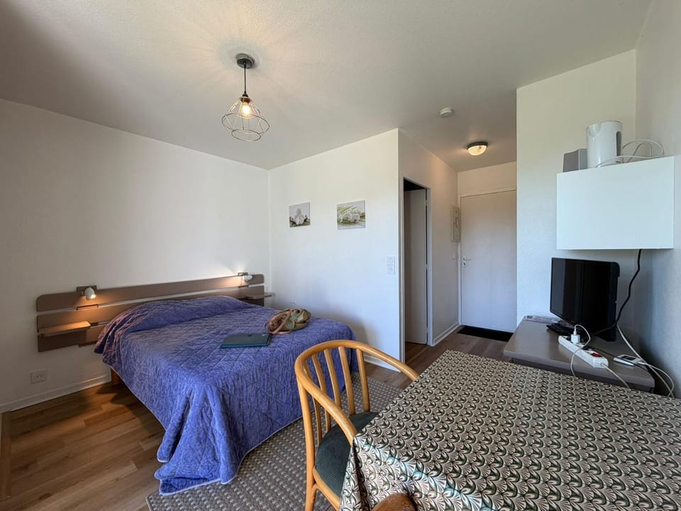 Bed, Photo of the whole room