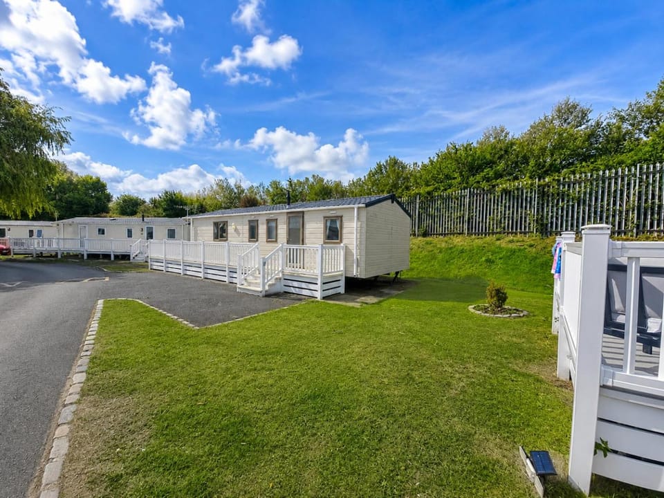Property building, Spring, Day, Natural landscape, Garden, Garden view