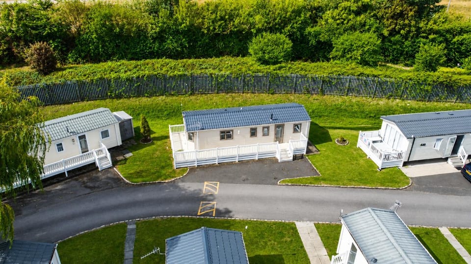 Property building, Spring, Day, Neighbourhood, Natural landscape, Bird's eye view, Garden, Garden view, Street view