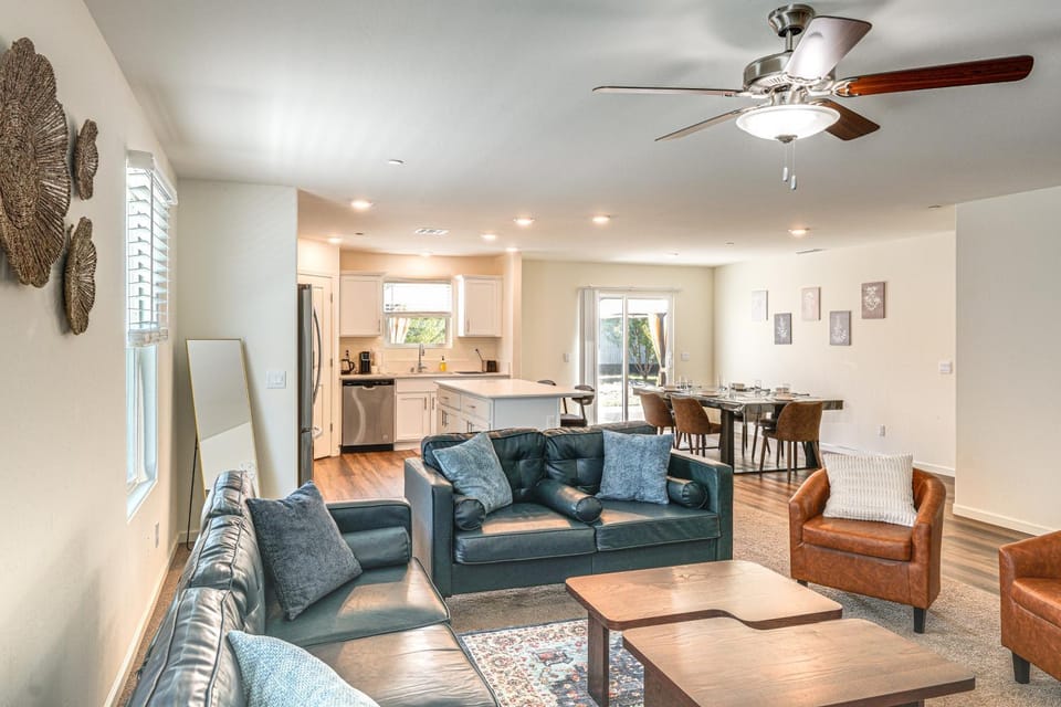 3 Mi to Sports Village! Family Gem w/ Fenced Yard House in Bakersfield